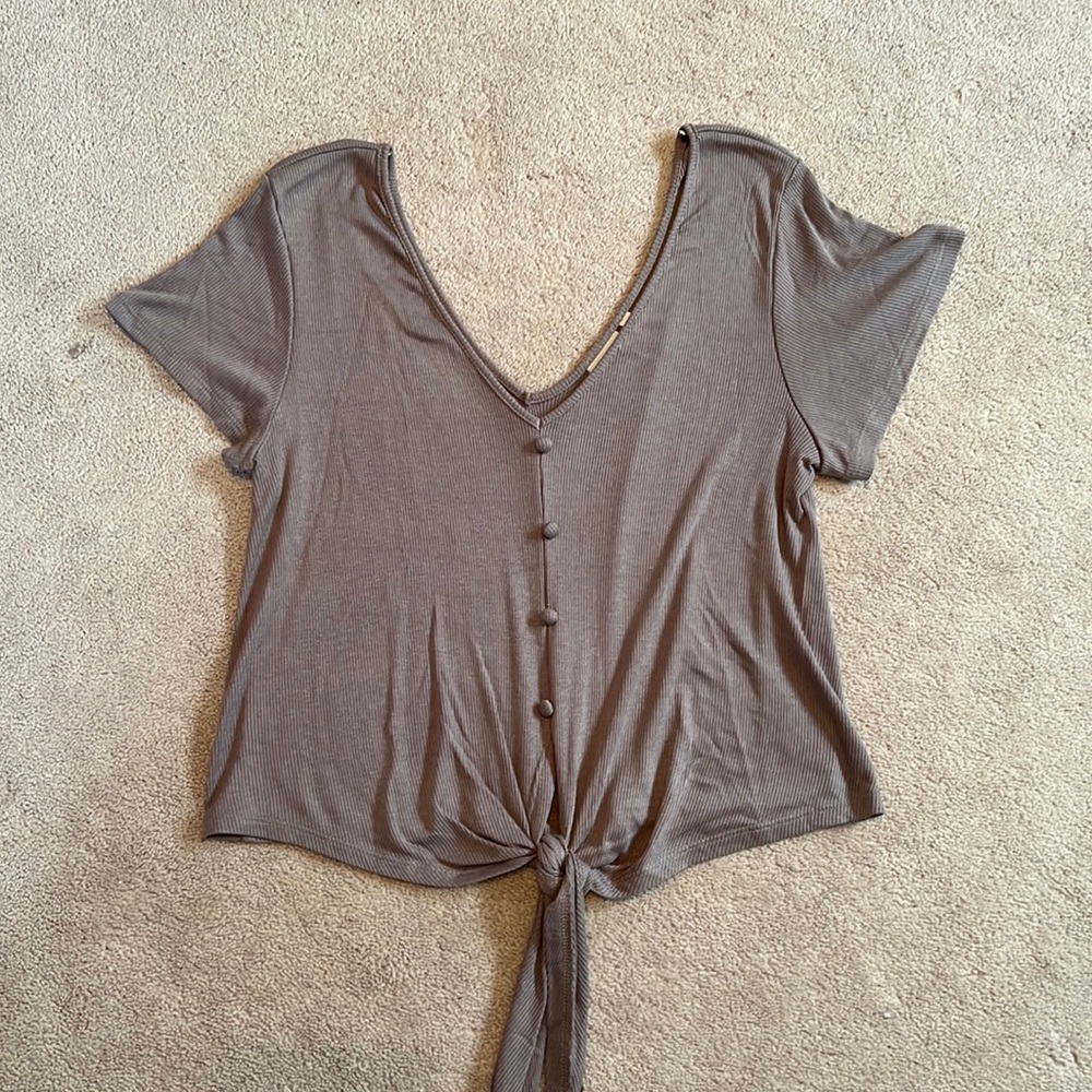 Soft button tie top